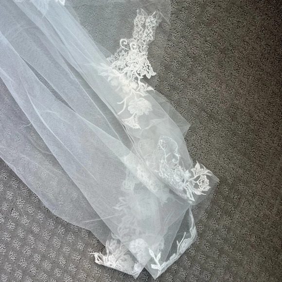 Justin Alexander Bridal Veil  / Nude Ivory - Style 88006 - Picture 2 of 6